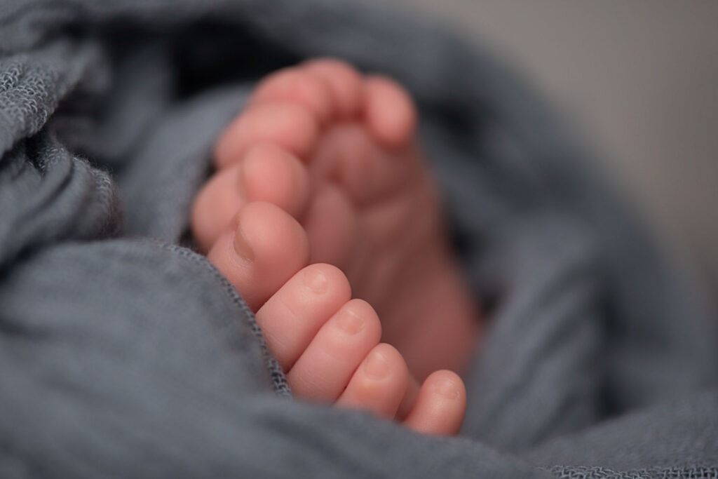5 things all new mums should know showing tiny baby feet