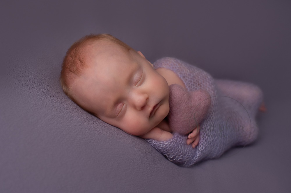 Maternity_photographer_near_me_newborn_portraits_Samphire