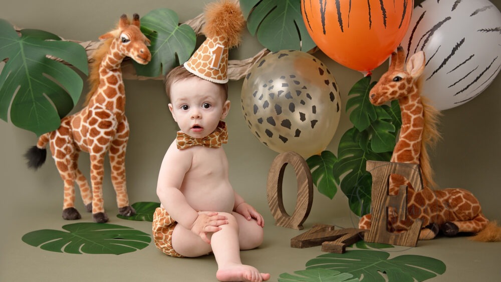 Jungle cake smash theme by Samphire Photography West Sussex