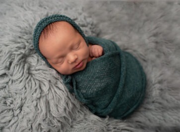 photograph your newborn baby at home knitted bonnet Samphire Photography Sussex