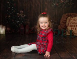 Xmas pictures of little girl by Samphire Photography West Sussex