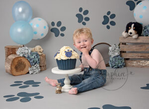 puppy dog paw print cake smash sussex for this happy boy