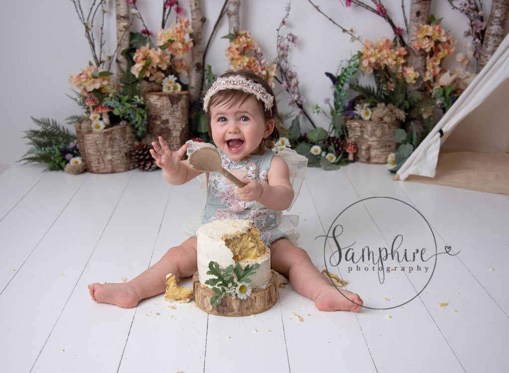 floral cake smash by samphire photography