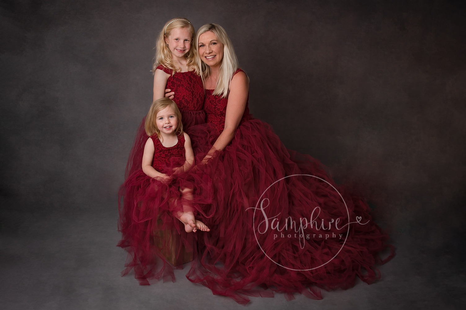 Family group of mum and her daughter taken by horsham photographer Samphire Photography