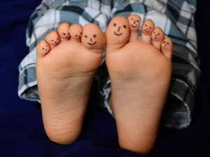 faces drawn on toes